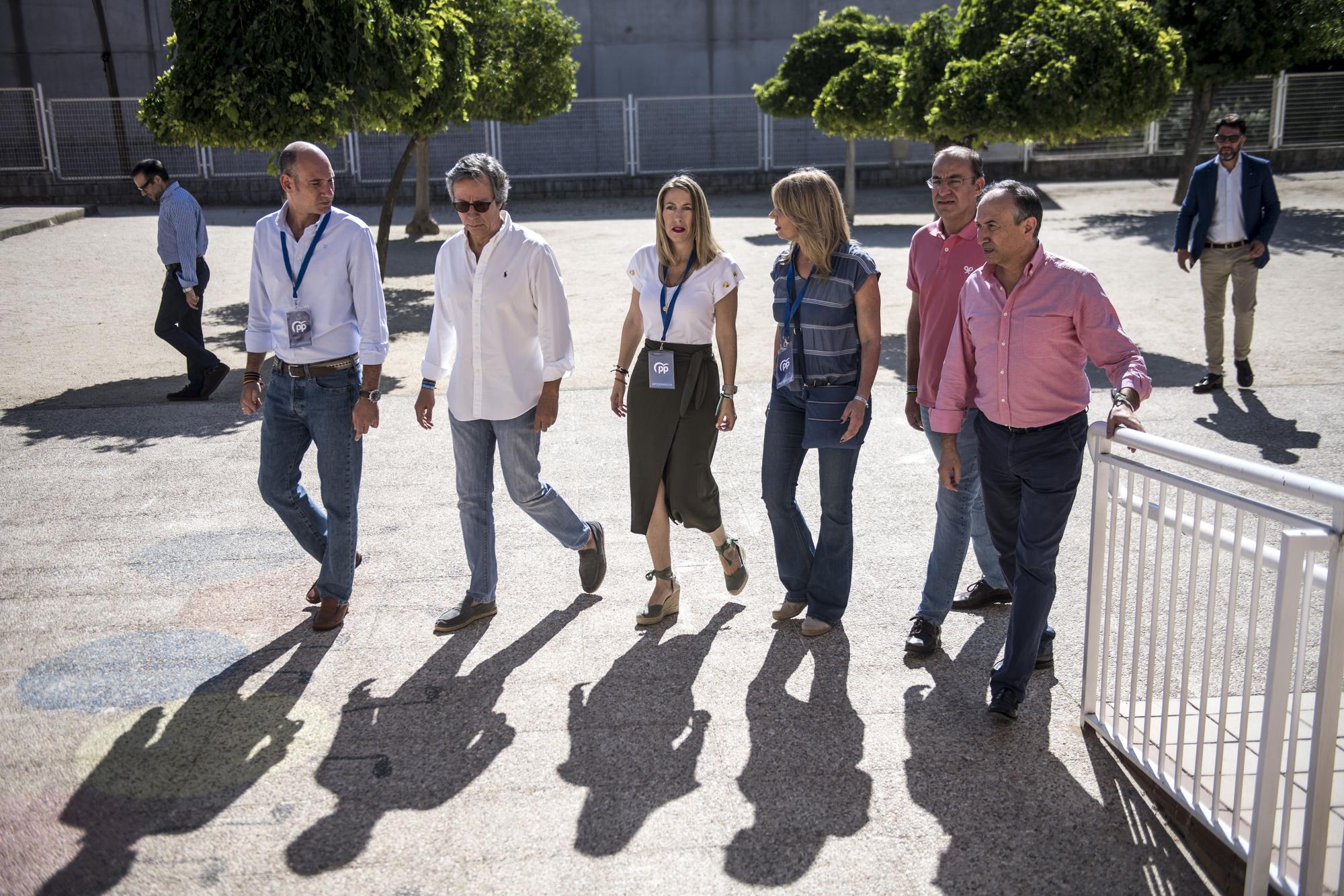 Fotogalería | Así se vive la jornada electoral en Extremadura y España