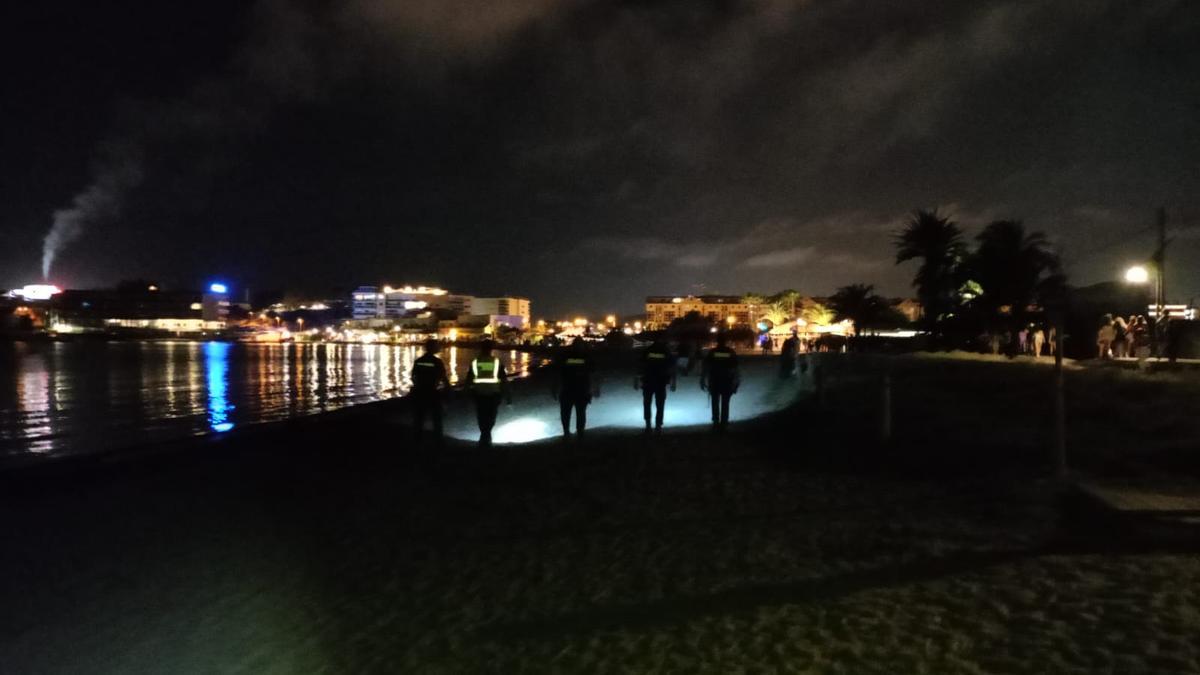 Una playa de Ibiza durante la pasada noche de San Juan