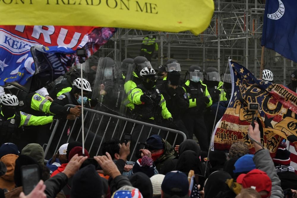 Los seguidores de Trump asaltan el Capitolio