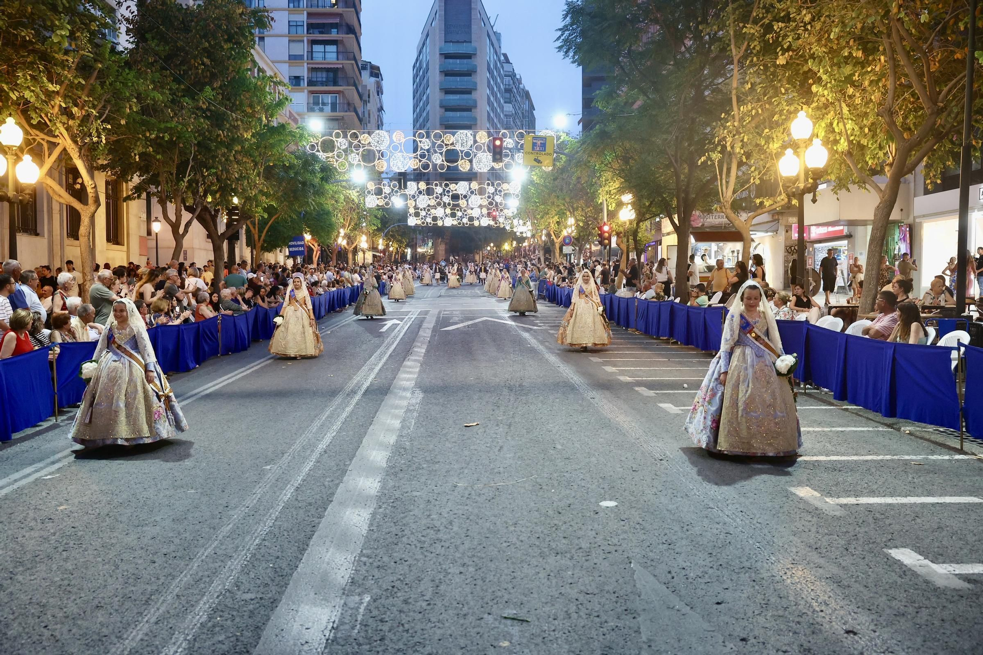 Primera jornada de Ofrenda de las Hogueras de Alicante