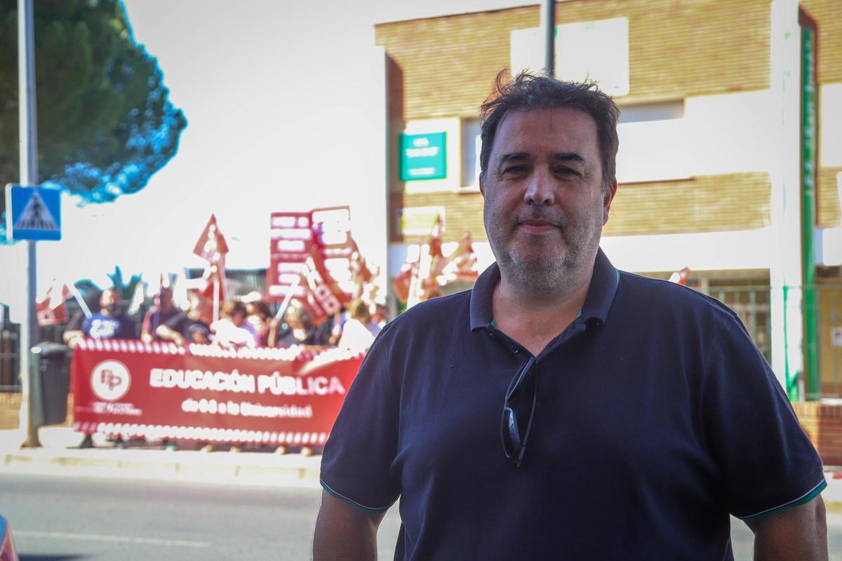 El secretario general de la Federación de Enseñanza de CCOO Extremadura, Tomás Rodríguez.