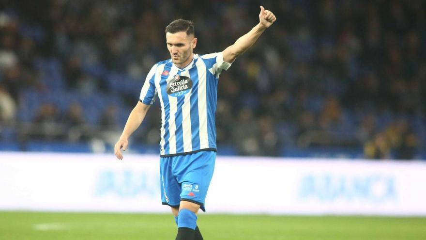 Lucas Pérez, en Riazor durante un partido del Deportivo durante esta temporada. |  // IAGO LÓPEZ