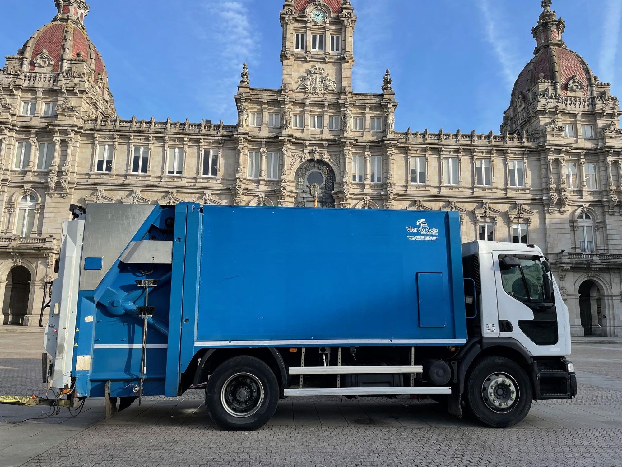 El Concello denuncia el "sabotaje" a al menos una veintena de camiones de la recogida de basura en A Coruña