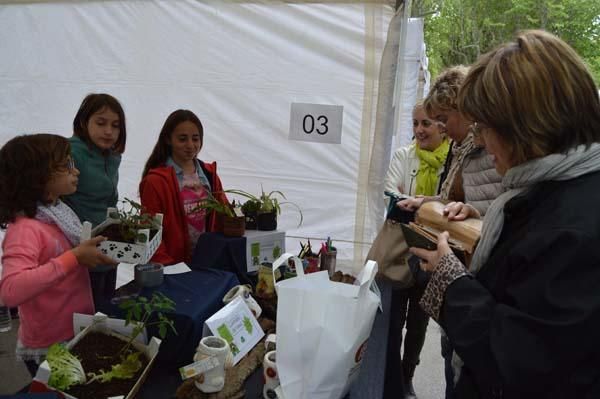 Escolars berguedans celebren el Mercat de les Cooperatives Escolars