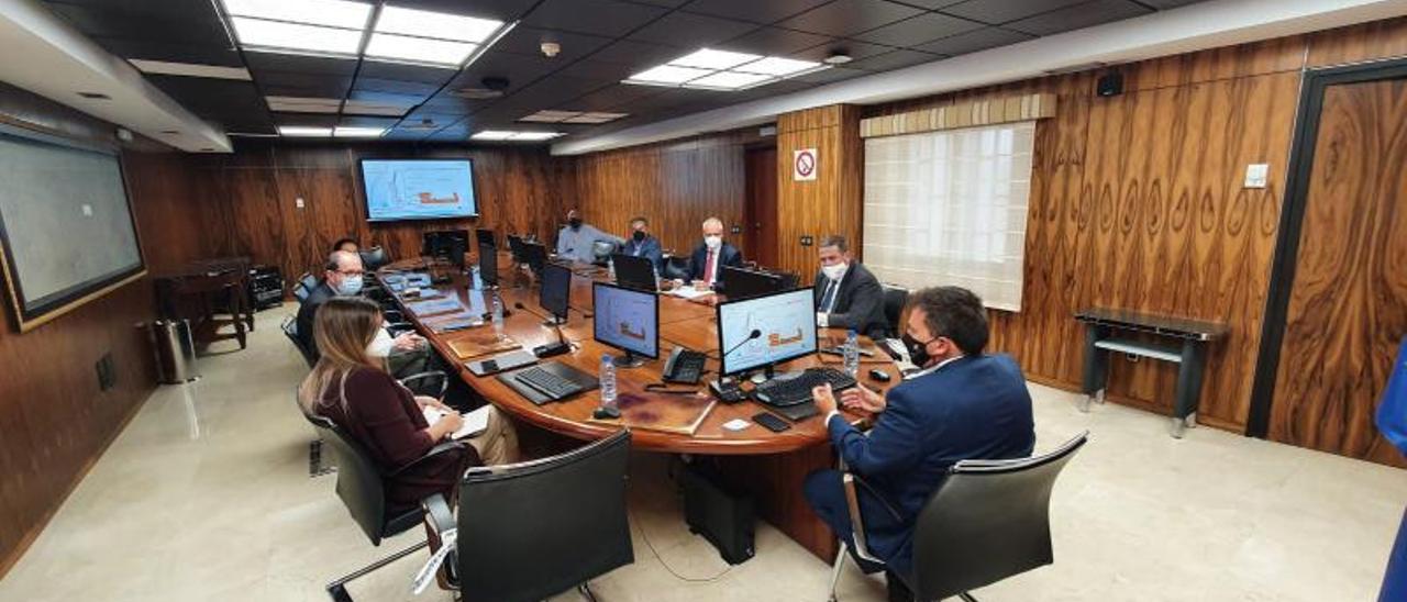 La delegación de Navantia, durante su visita a la Autoridad Portuaria de Las Palmas. | | LP/DLP