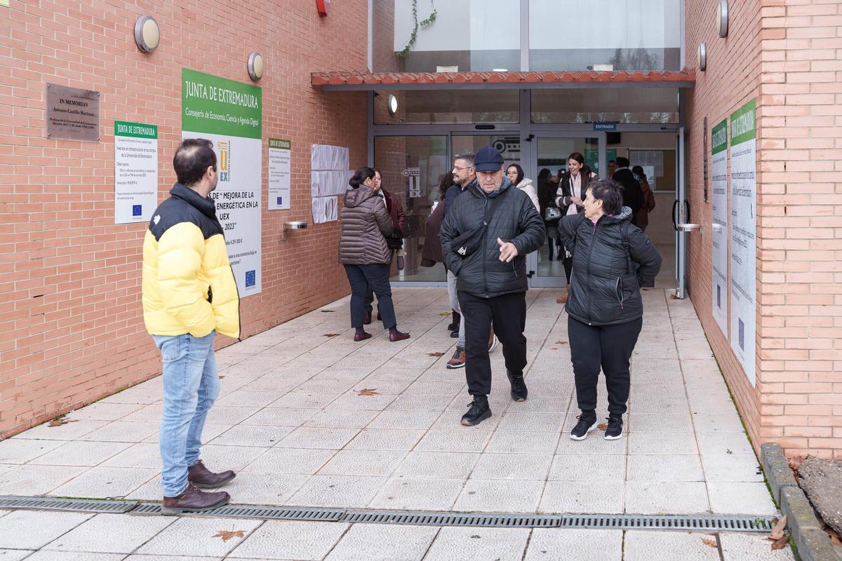 Fotogalería | Así han sido las oposiciones a celador del SES en Mérida