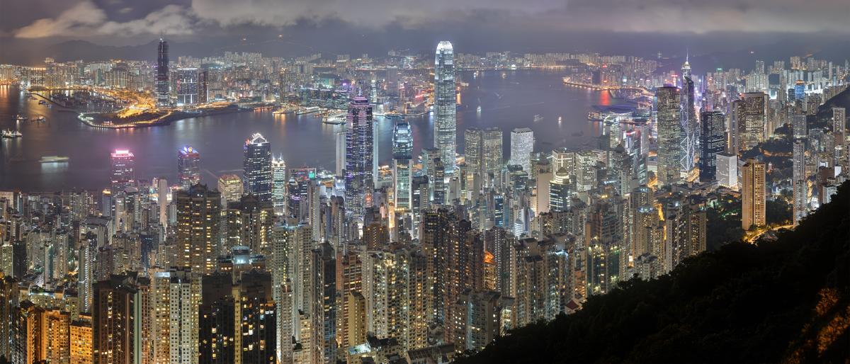 El skyline de Hong Kong por la noche. Un lujo que ahora vive la angustia