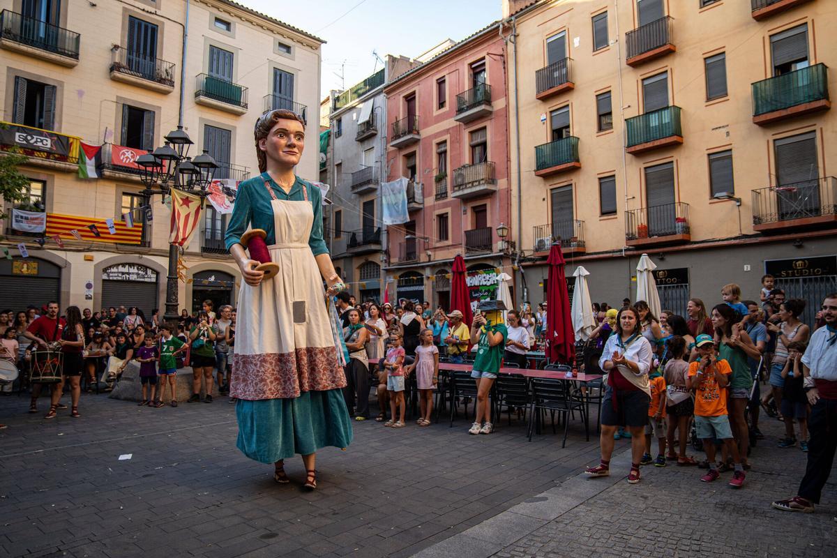 La 35a edició de la Festa Major Alternativa de Manresa arrenca amb l'estrena de la geganta Sibil·la