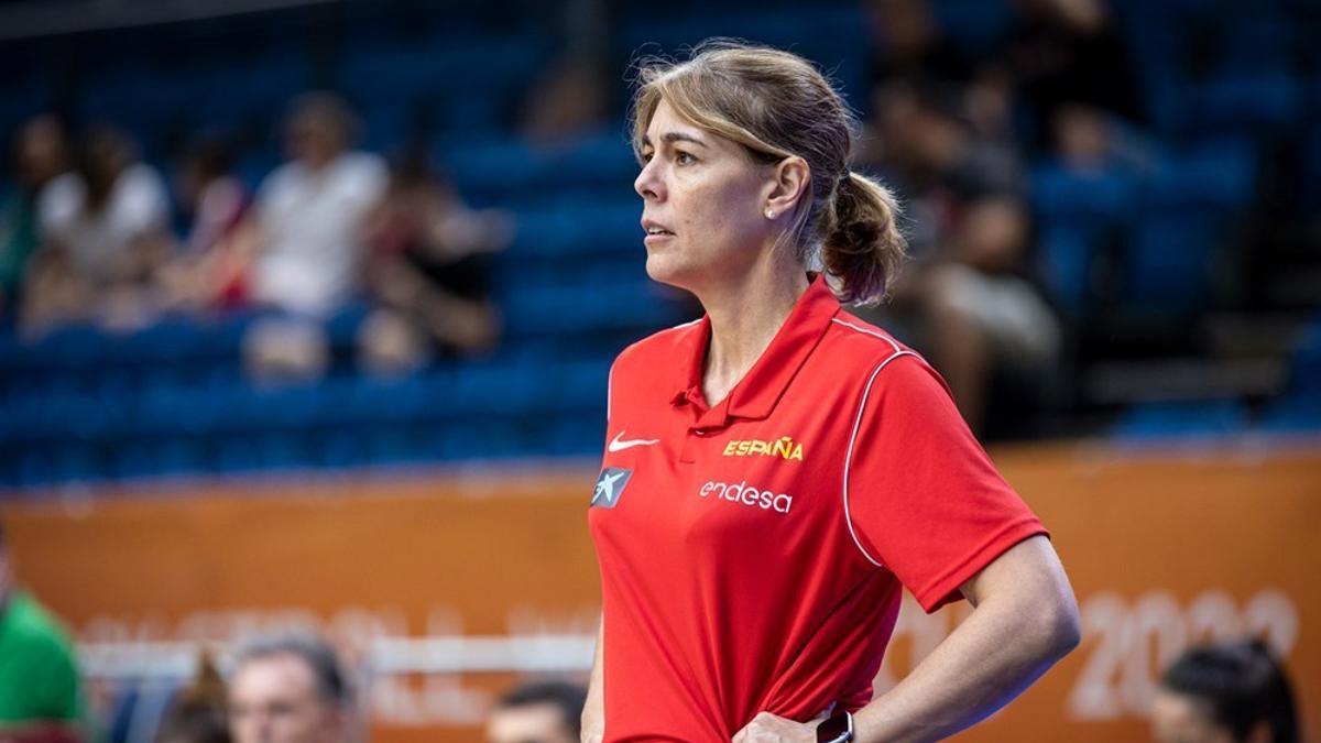 La entrenadora egabrense Cristina Cantero, durante el Mundial sub 17 femenino de baloncesto.