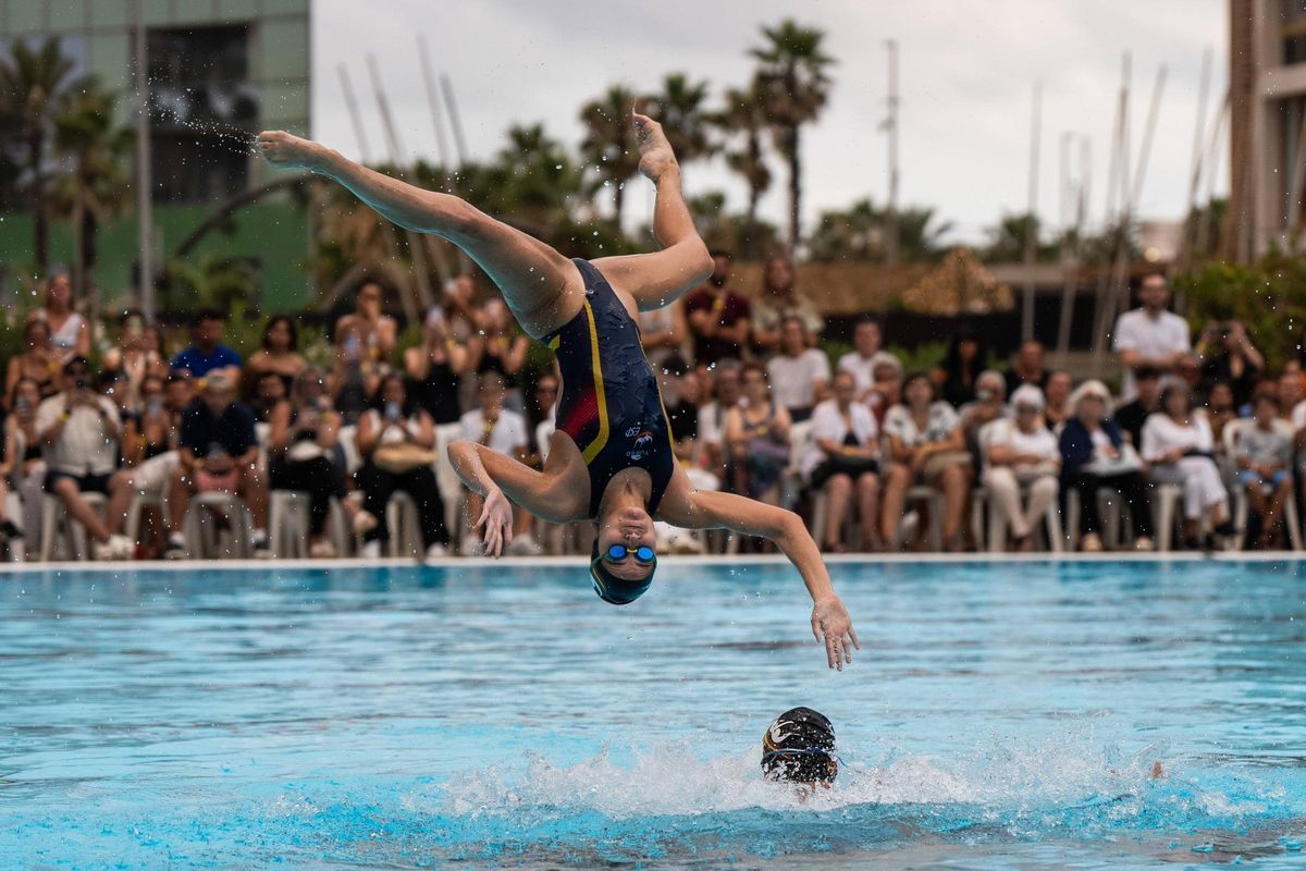El equipo de natación artística presenta su rutina para el mundial de Singapur