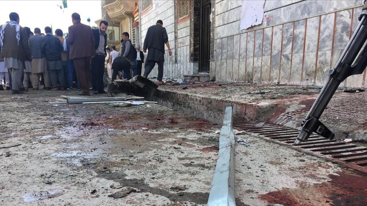 Ataque suicida a un centro de registro de votantes en Kabul, Afganistán.