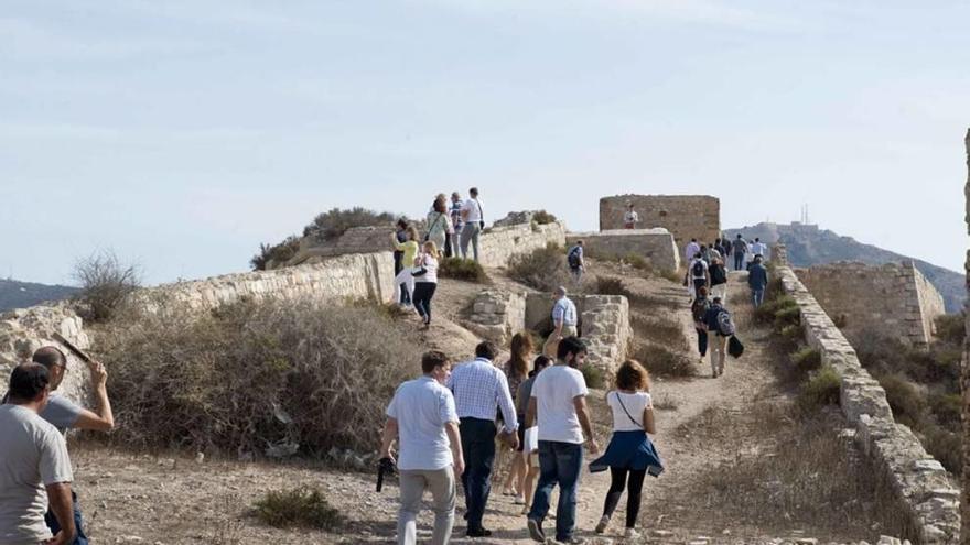 La UPCT elaborará un plan para recuperar el Castillo de los Moros