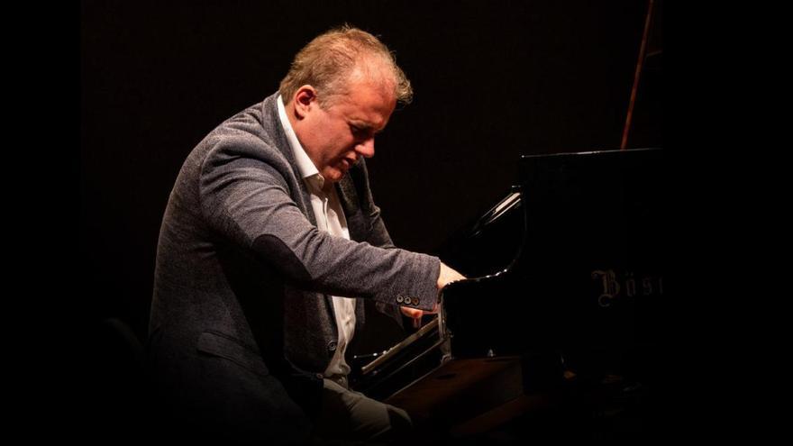 El reconocido pianista Josu de Solaun actúa este lunes en el Auditorio de Zaragoza