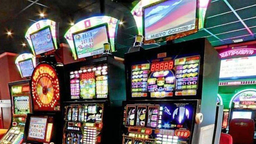 El atracador se llevó 725 euros de un salón de juegos en Delicias. | EL PERIÓDICO