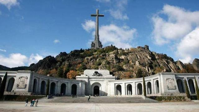 En los próximos días tendrá lugar la exhumación de los restos mortales de Francisco Franco del Valle de los Caídos, tras 44 años enterrado en el lugar.