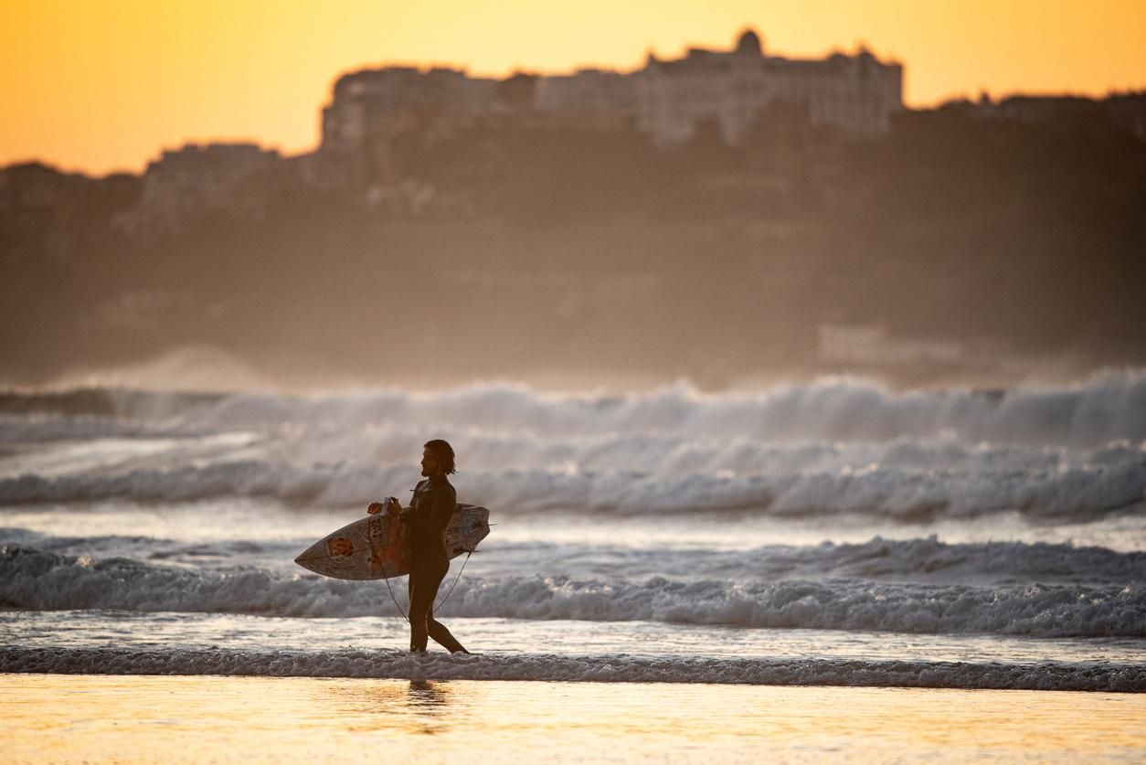 Atardecer en la playa de Somo, al fondo el Palacio de la Magdalena en Santander