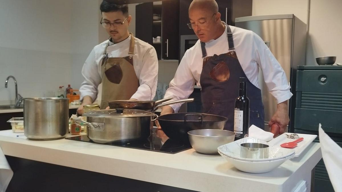 El chef Nelson Pérez protagoniza los nuevos talleres de cocina organizados en Agüimes