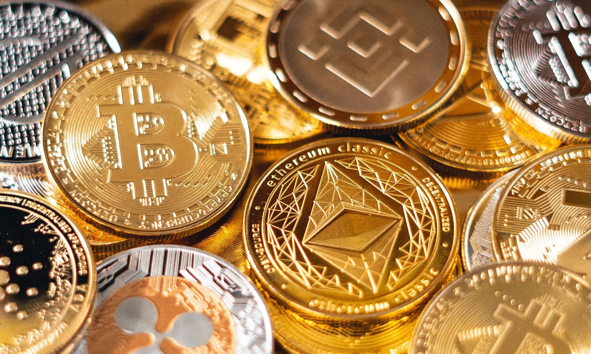 China hunde el bitcoin al considerar ilegales las operaciones con  criptomonedas