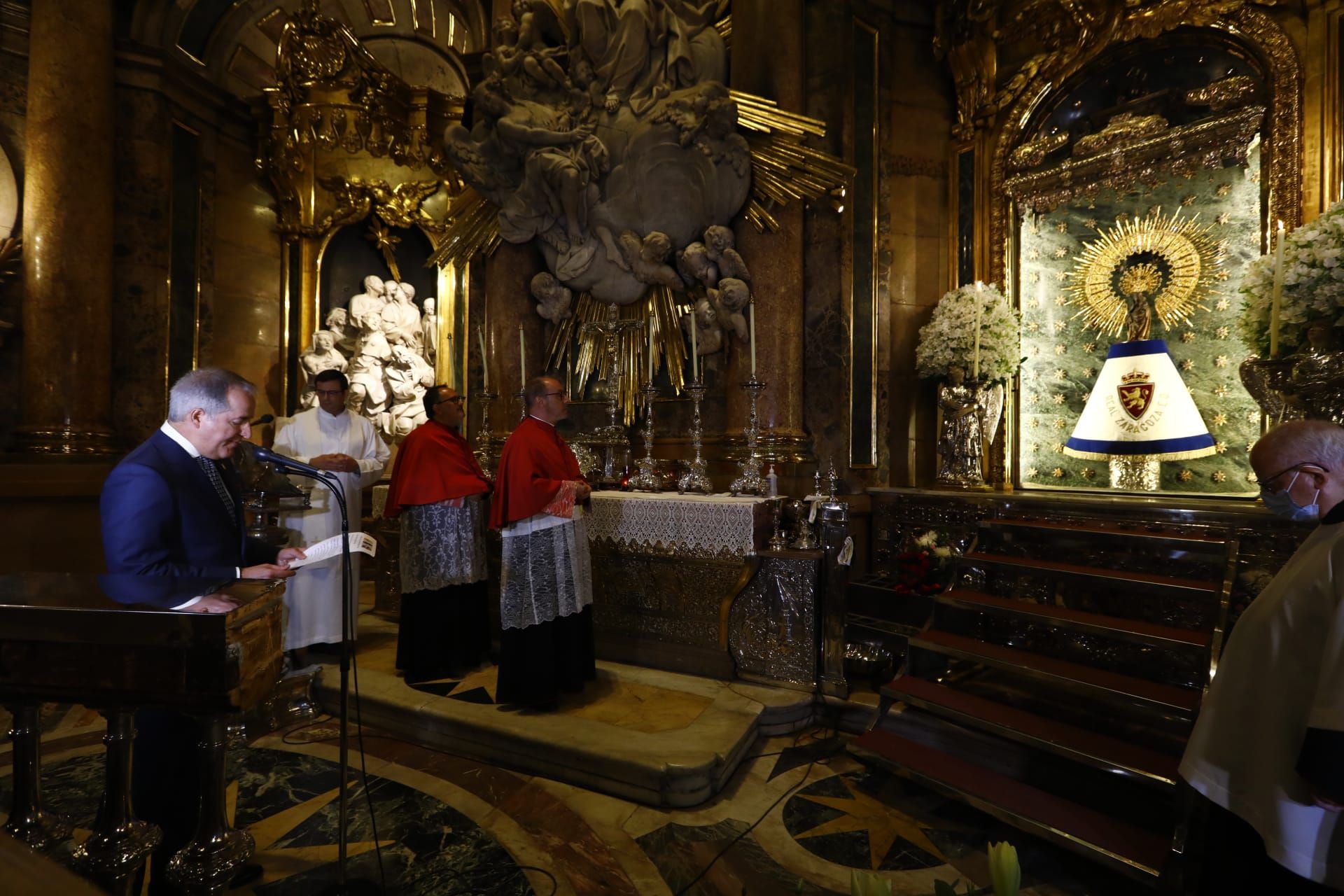 Así ha sido la ofrenda floral del Real Zaragoza a la Virgen del Pilar