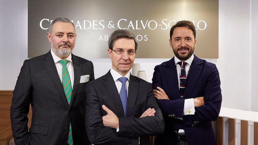 Por la izquierda, Alberto García Ramos, Félix Ferreño Martínez y Atilano Vázquez, socios de Cremades &amp;amp; Calvo-Sotelo. Foto: C&amp;amp;CS