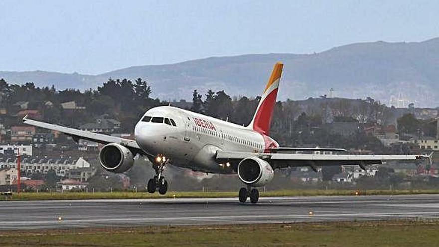 Un avión de Iberia, en Alvedro.