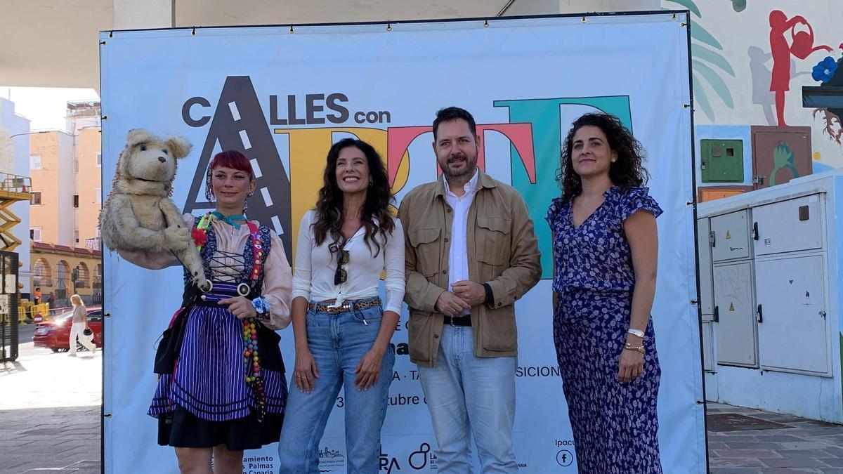 Schamann estrena este sábado sus murales inspirados en Galdós en una jornada marcada por el teatro de Yanely Hernández