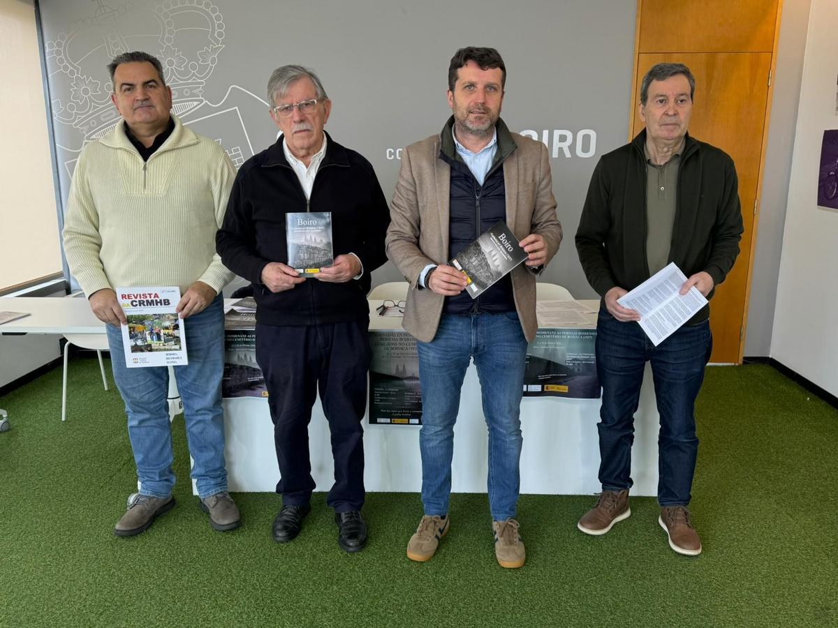 José Ramón Romero, terceiro pola esquerda, con membros da Comisión pola Recuperación da Memoria Histórica do Barbanza.