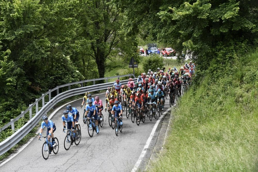 28 May 2019, Italy, Ponte Di Legno: Cyclists ...