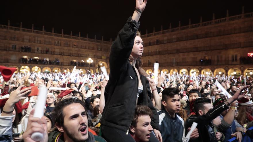 La Nochevieja universitaria de Salamanca, de despedida de amigos a evento masivo