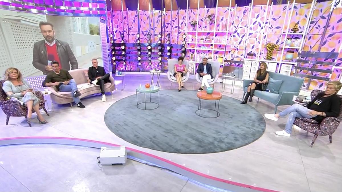 El set de ’Sálvame’, ahora ya sin mesa El set de ’Sálvame’, ahora ya sin mesa