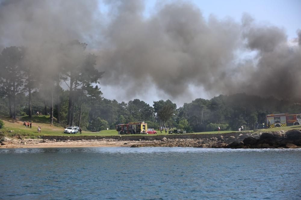 Arde un catamarán de pasajeros en A Toxa