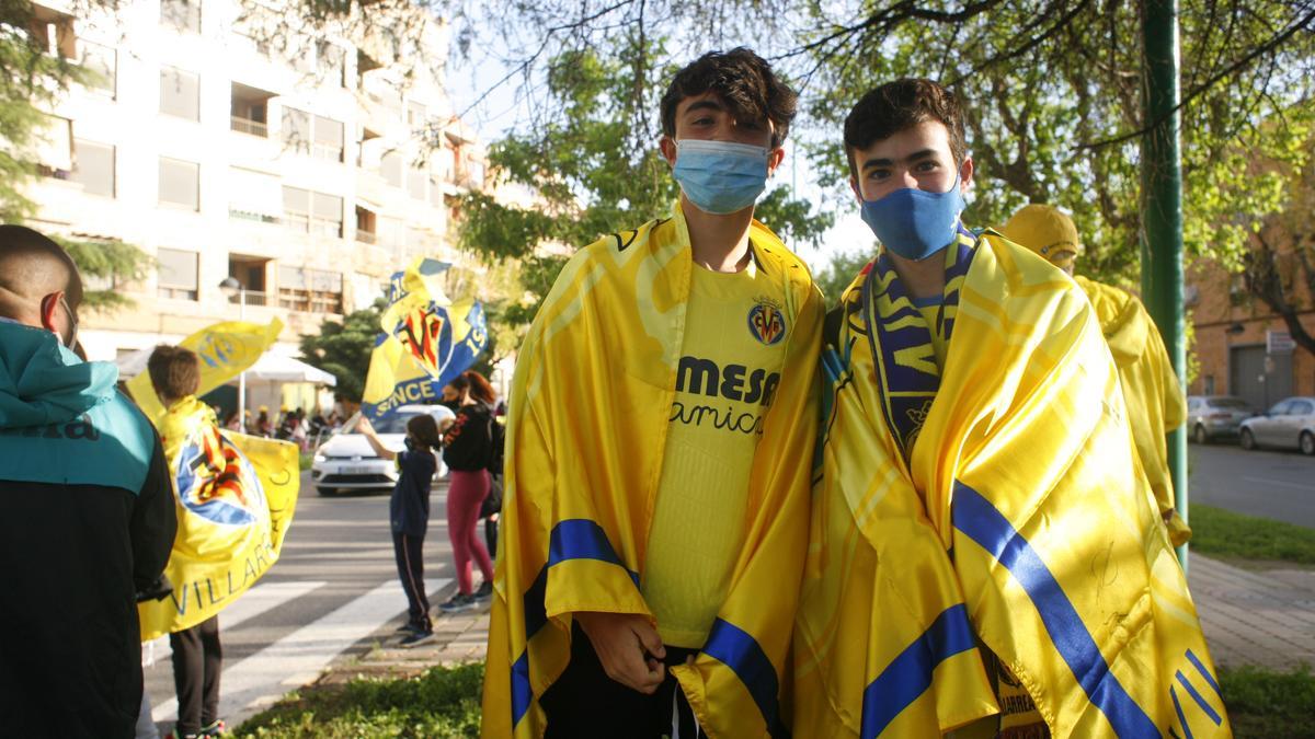 GALERÍA DE FOTOS | Así han recibido al equipo en los aledaños del estadio