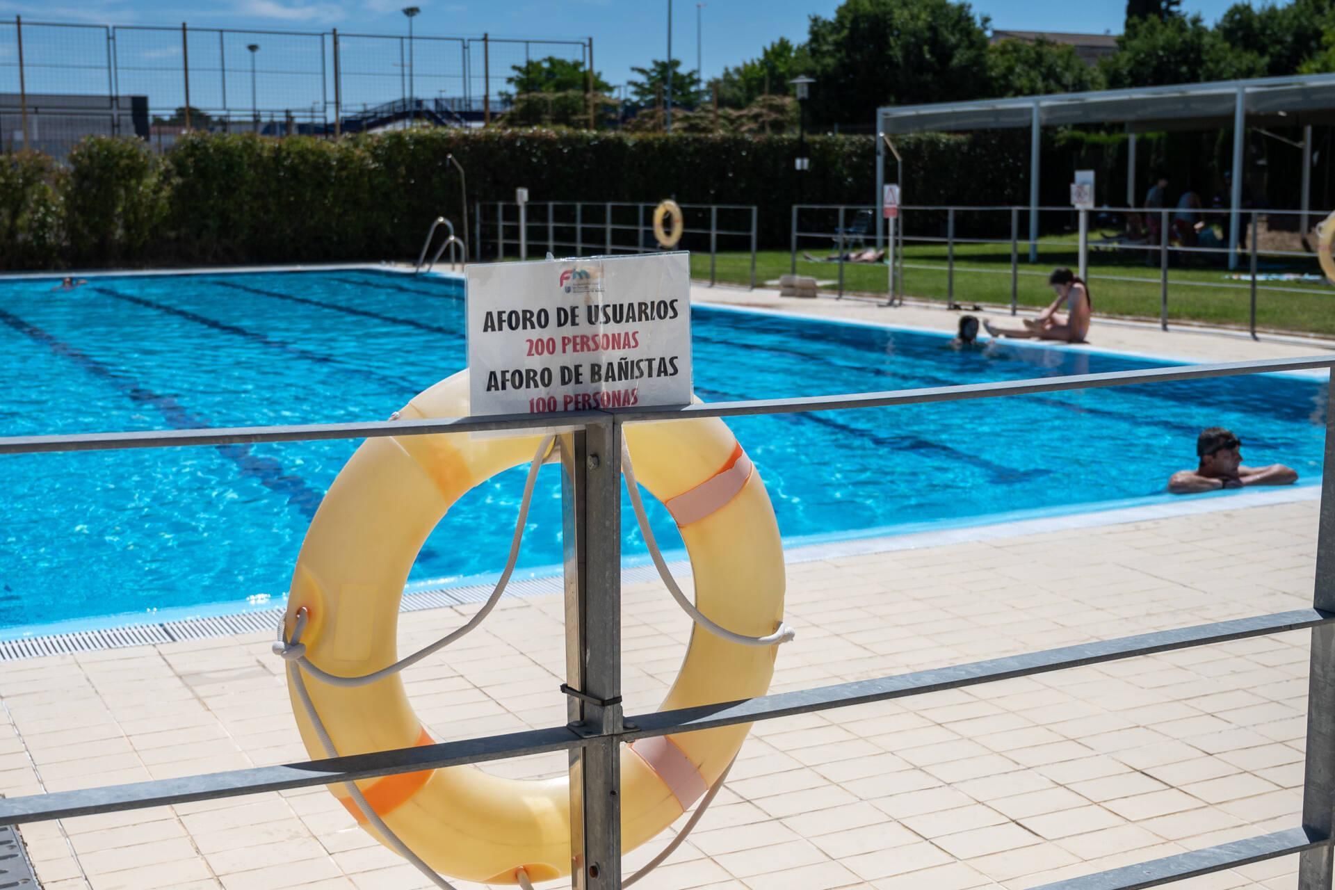 Primer día de baños en las piscinas de Badajoz
