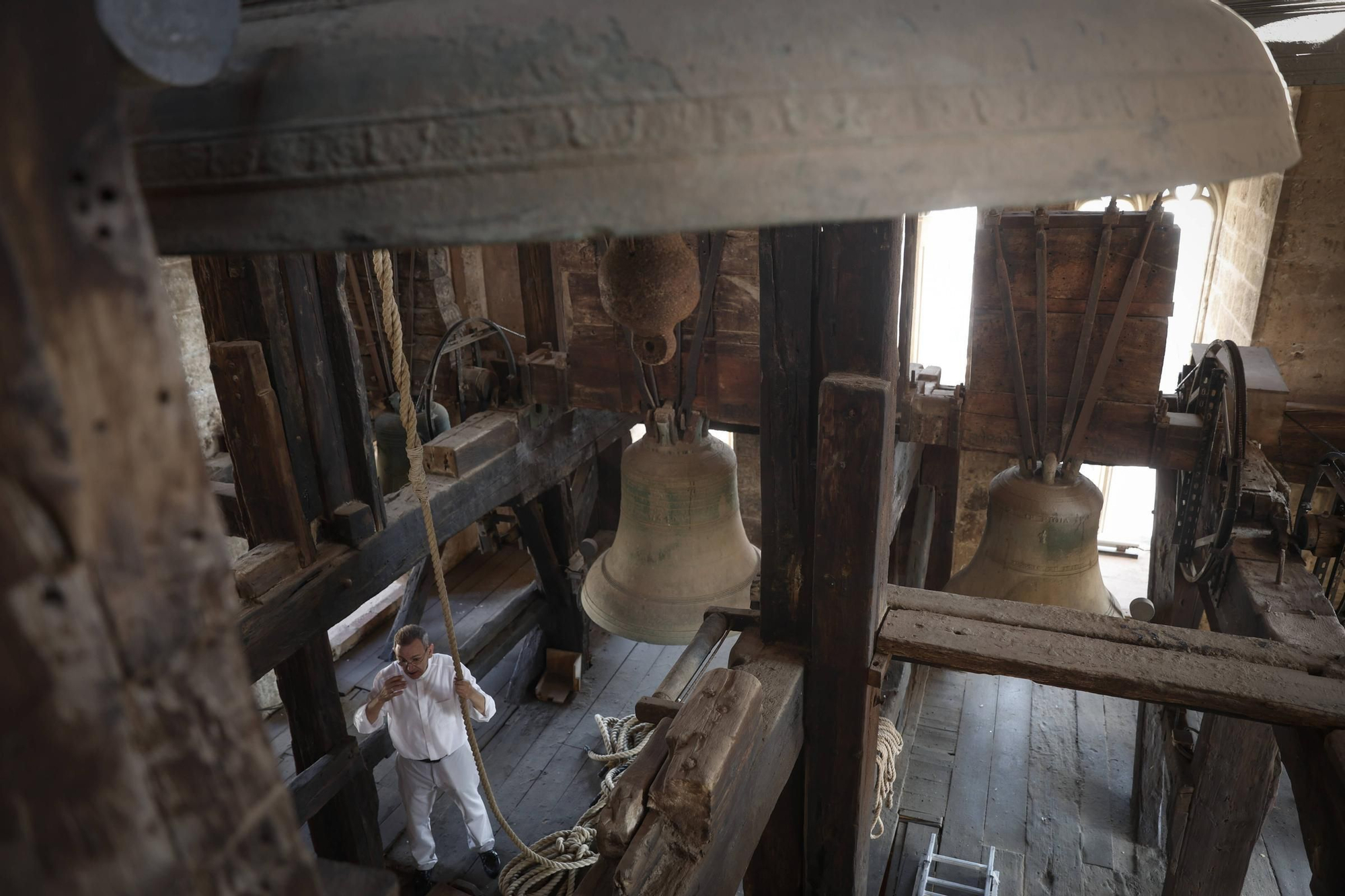 Así es la torre del campanario donde se encuentra N'Aloi.