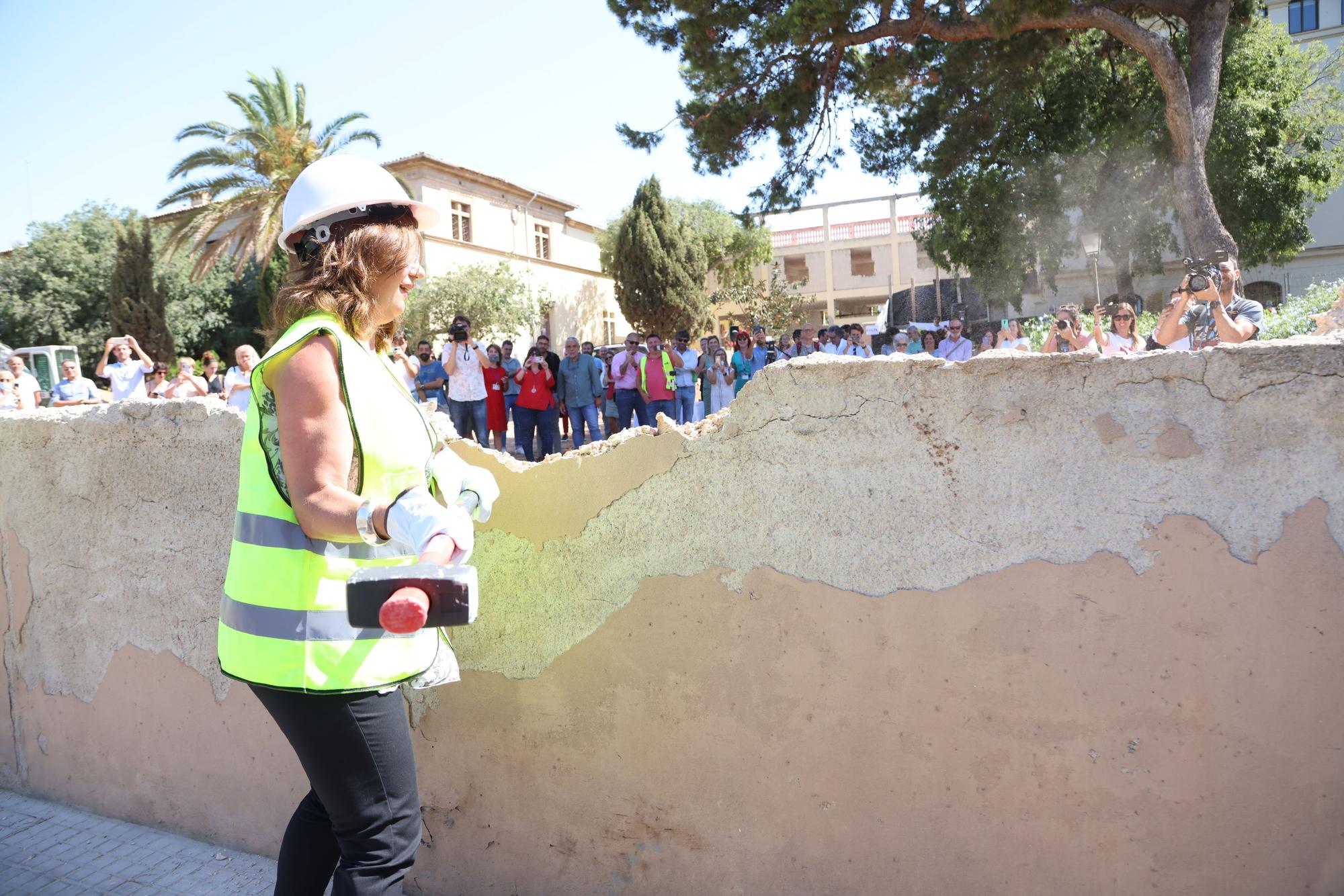 Empieza la demolición del muro del Psiquiátrico para acabar con el estigma social de los trastornos mentales