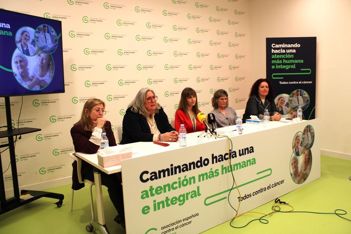 Ponentes de la jornada organizada Caminando hacia una atención más humana e integral organizada por la AECC.