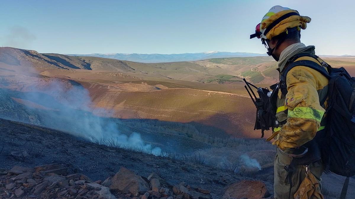 VÍDEO | Incendio en Sanabria en medio del apagón