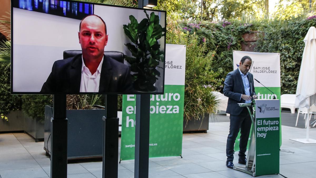 Parkin, en el plasma, en su intervención en la presentación del cambio del proyecto.