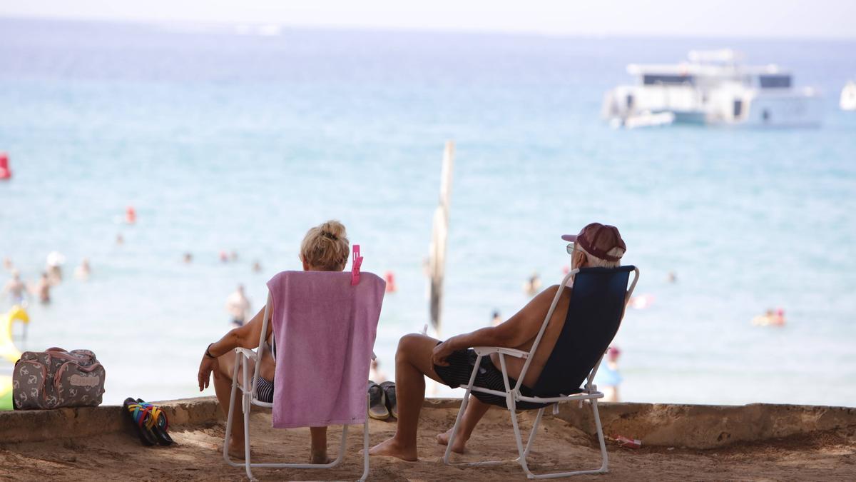 Am Wochenende könnte ein Strandbesuch auf Mallorca drin sein.