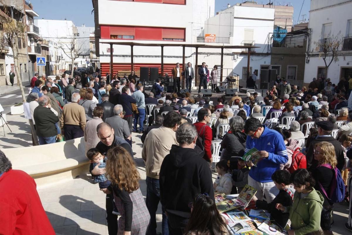 Valdeolleros inaugura la nueva 'plaza de los ovnis'