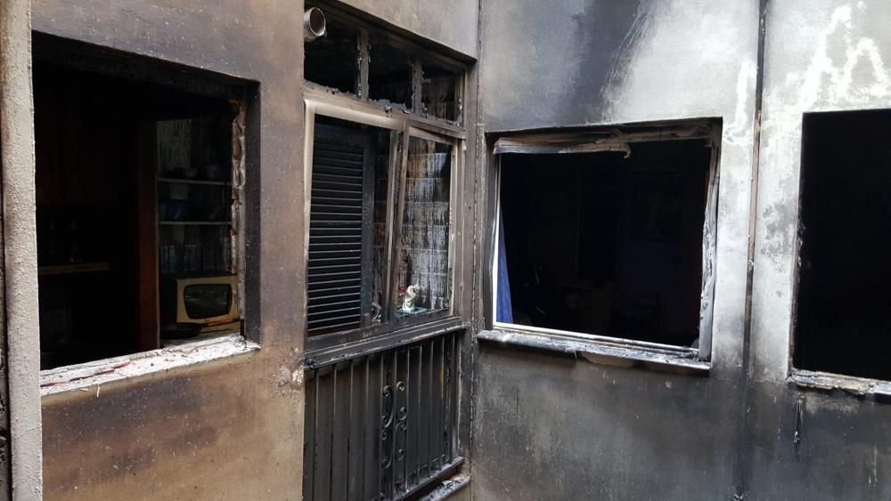 Cien vecinos desalojados por un incendio en una casa de Calp