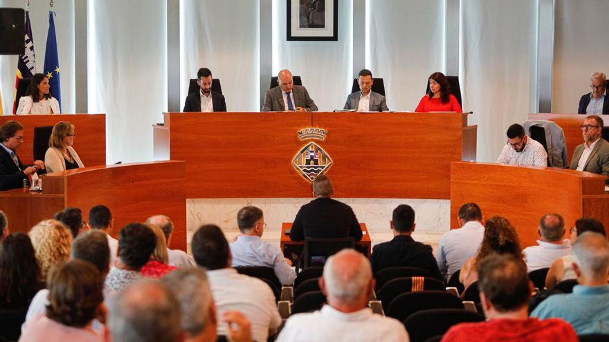 El PSOE denuncia «la política clientelar del PP» y el presidente de Ibiza le reprocha el caso Amadiba