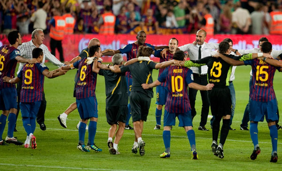 Els jugadors blaugrana celebren el triomf a la final de la Supercopa davant l’etern rival.