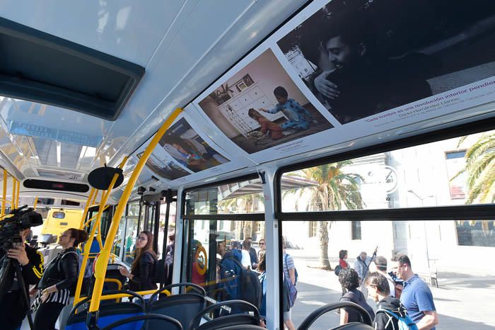 Exposición de igualdad a bordo de una guagua