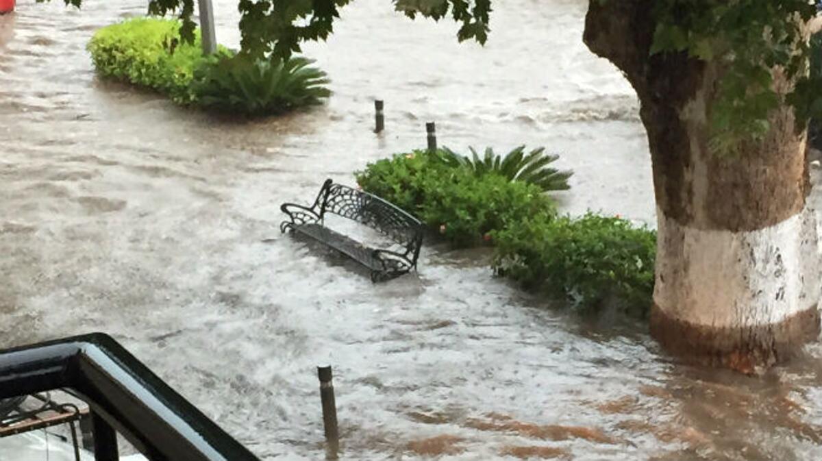 Imágenes de las inundaciones en el municipio de Adra (Almería).