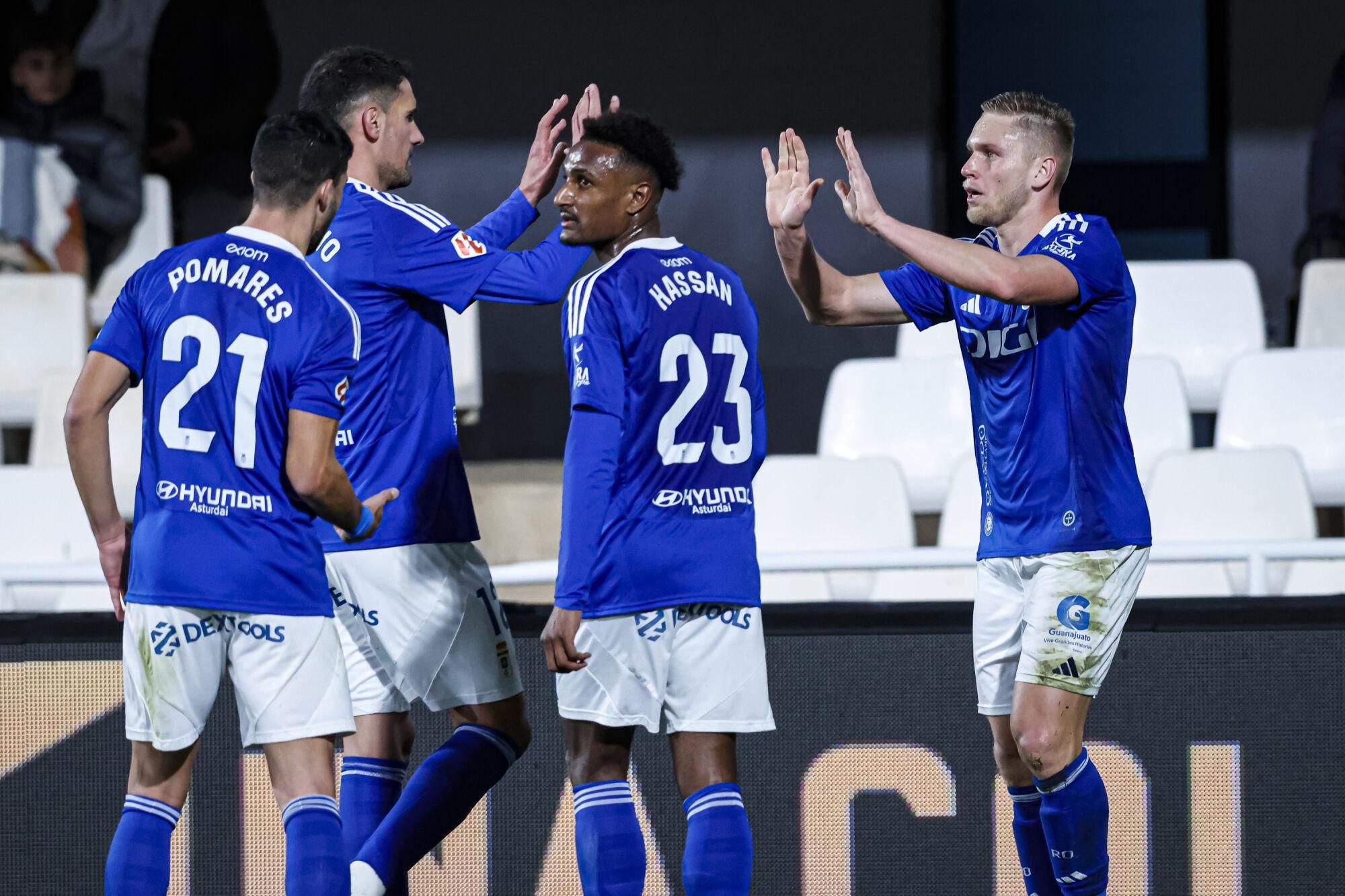 Alemão celebra el primer gol del Oviedo en su partido en Cartagena. 