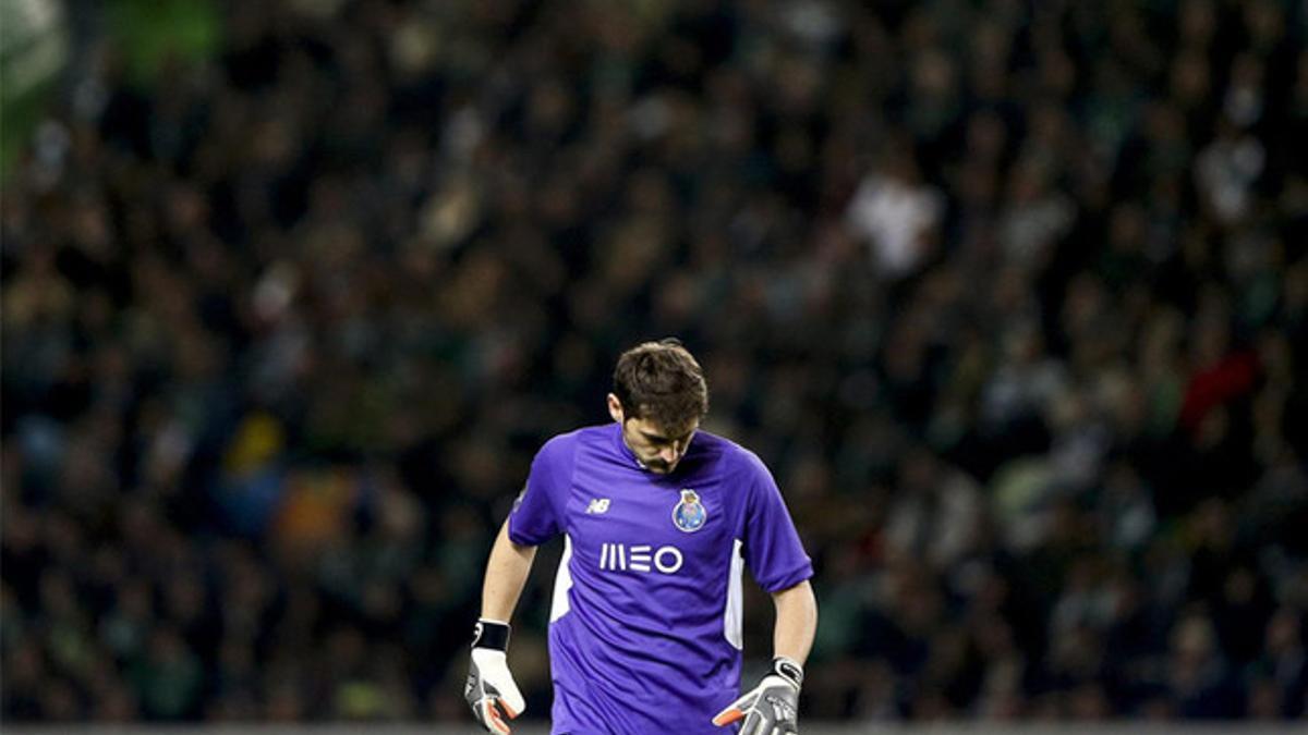 Casillas durante un partido de la liga de Portugal