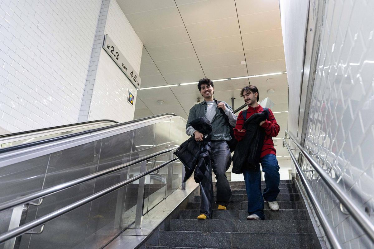 Los universitarios de la UAB que viven en el Baix Llobregat tardan cuatro horas en llegar y volver de clase