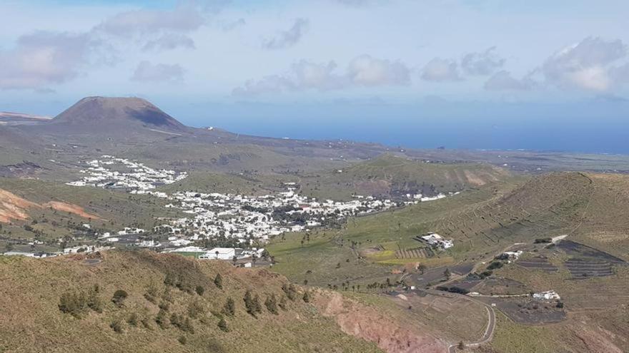 Un senderista es rescatado en helicóptero tras sufrir una caída en el Volcán de La Corona