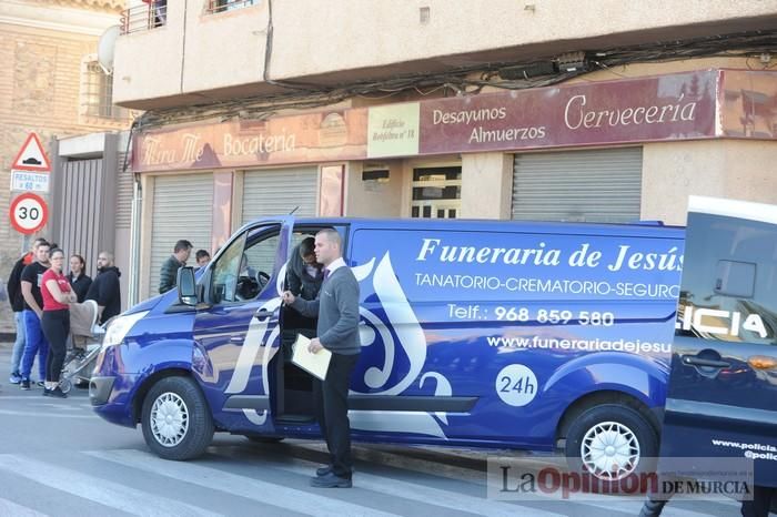 Muere de una cuchillada en el cuello un hombre en un bar de Puente Tocinos